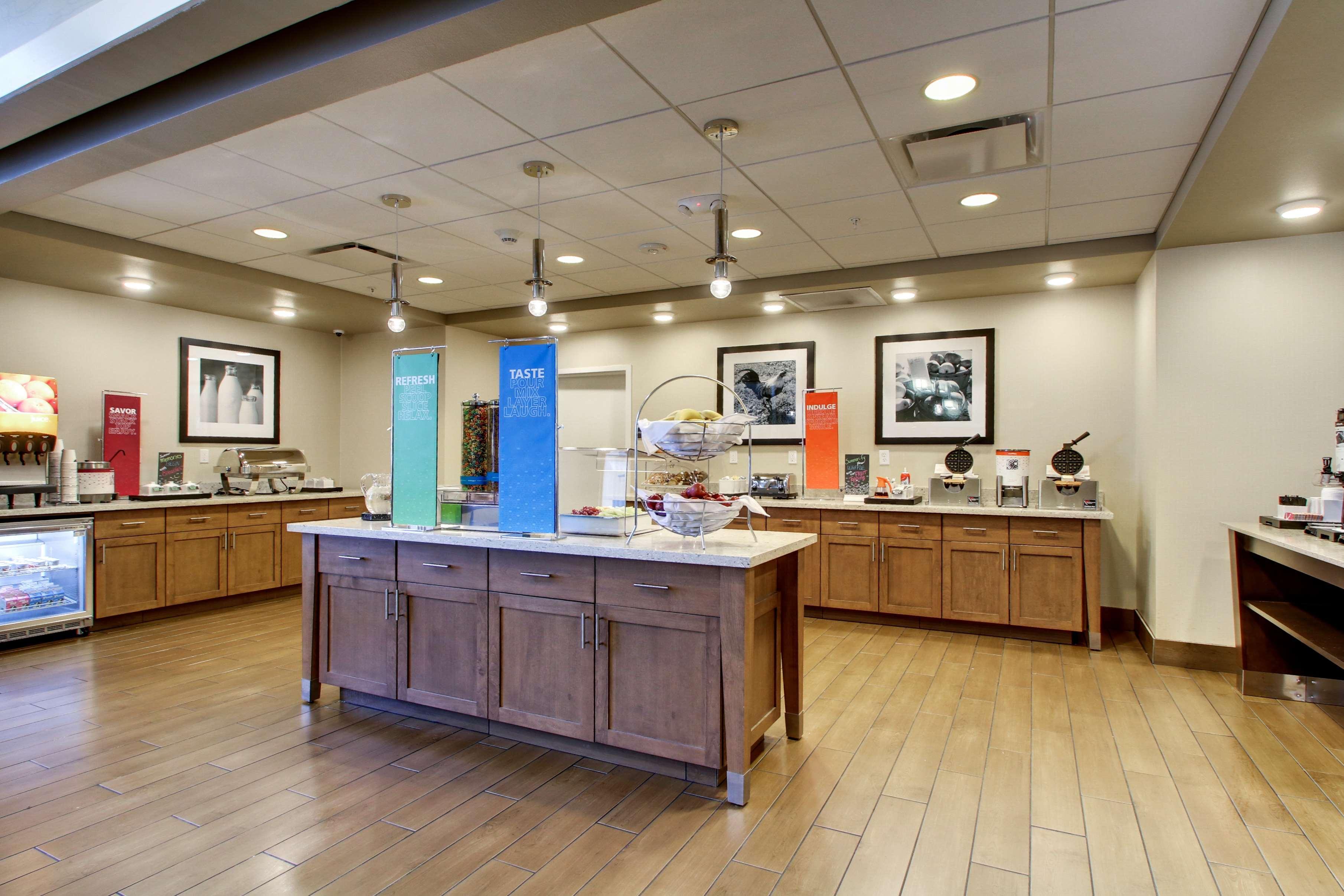 Hampton Inn & Suites Milwaukee West West Allis Ngoại thất bức ảnh