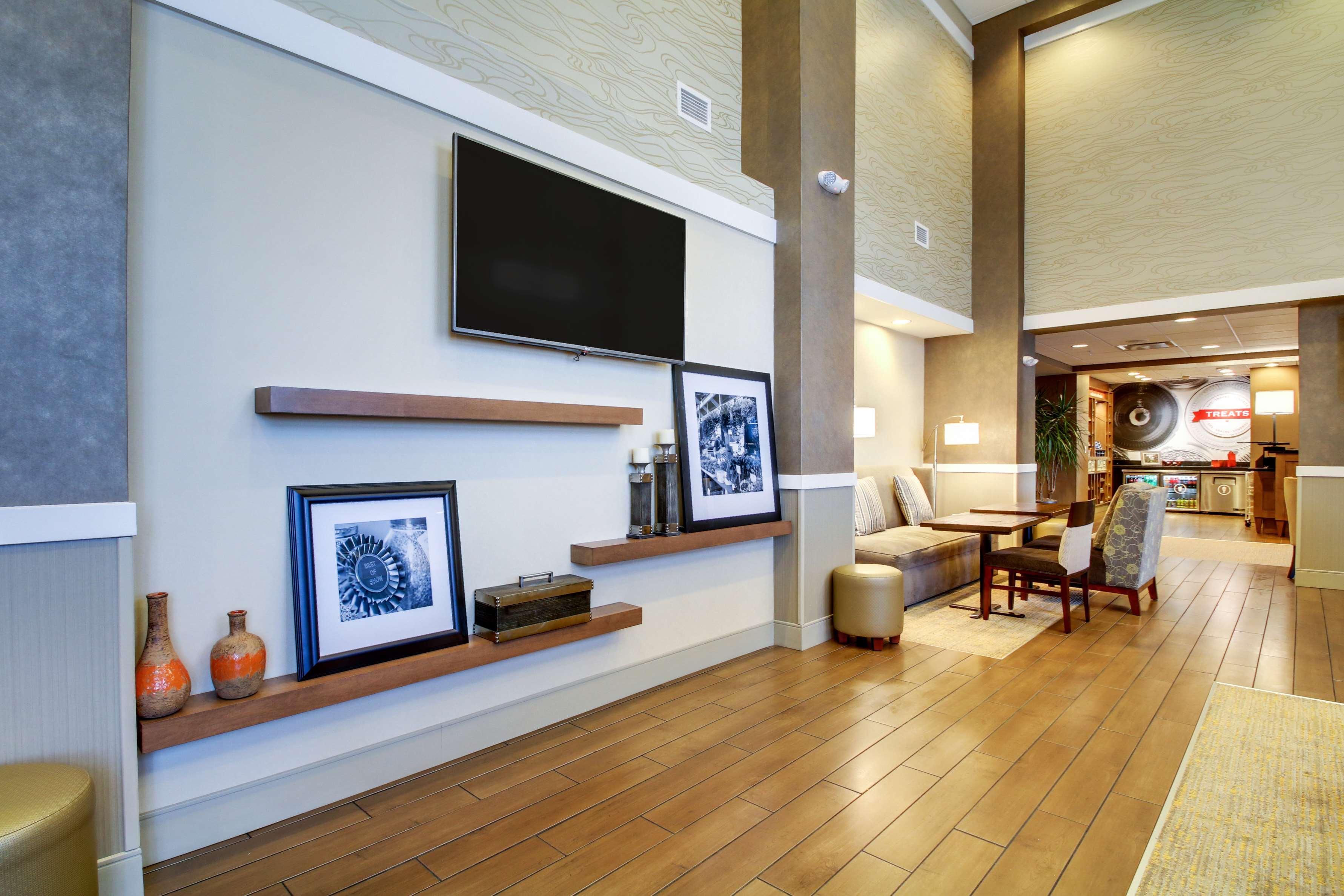 Hampton Inn & Suites Milwaukee West West Allis Ngoại thất bức ảnh
