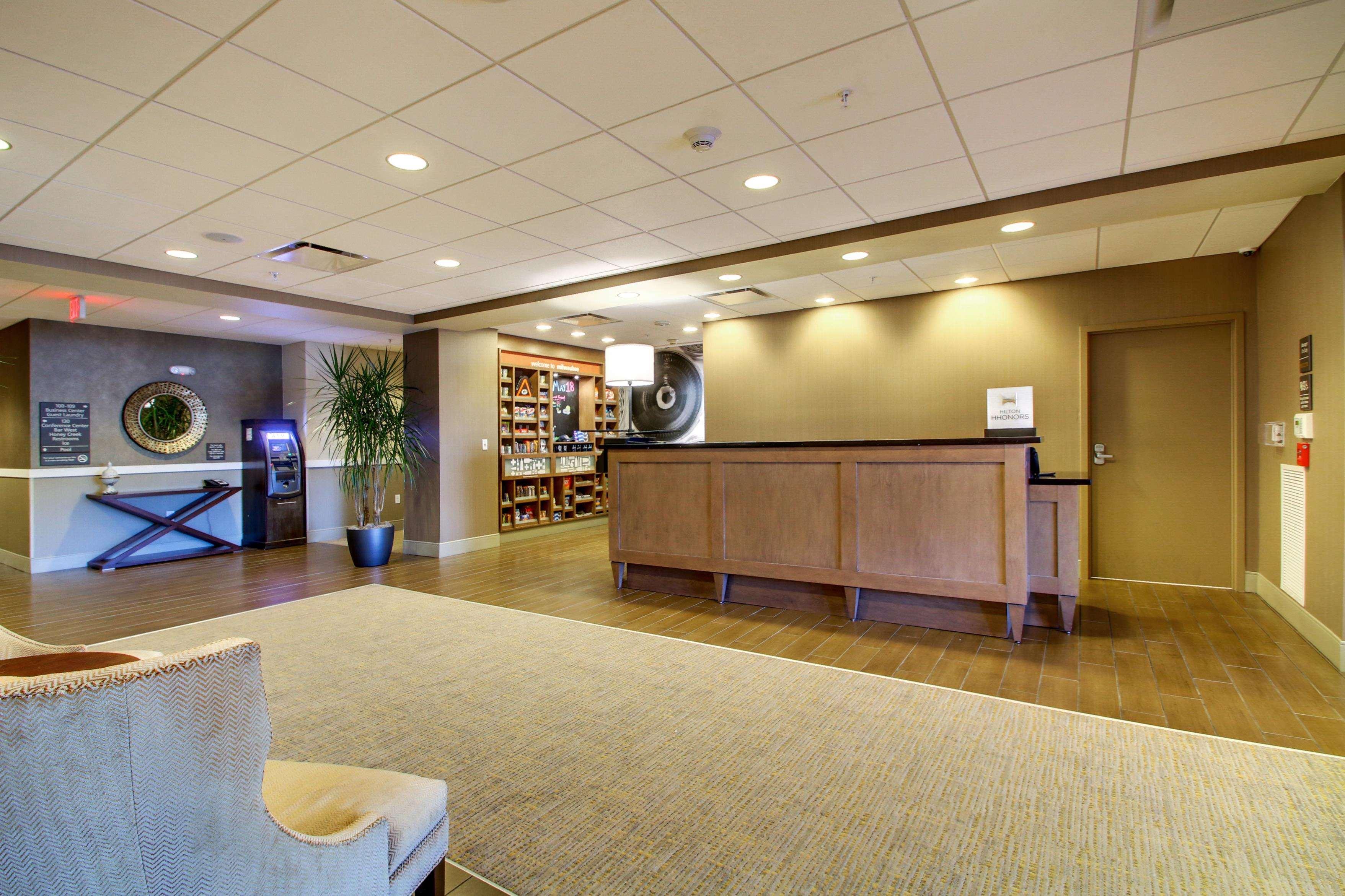 Hampton Inn & Suites Milwaukee West West Allis Ngoại thất bức ảnh