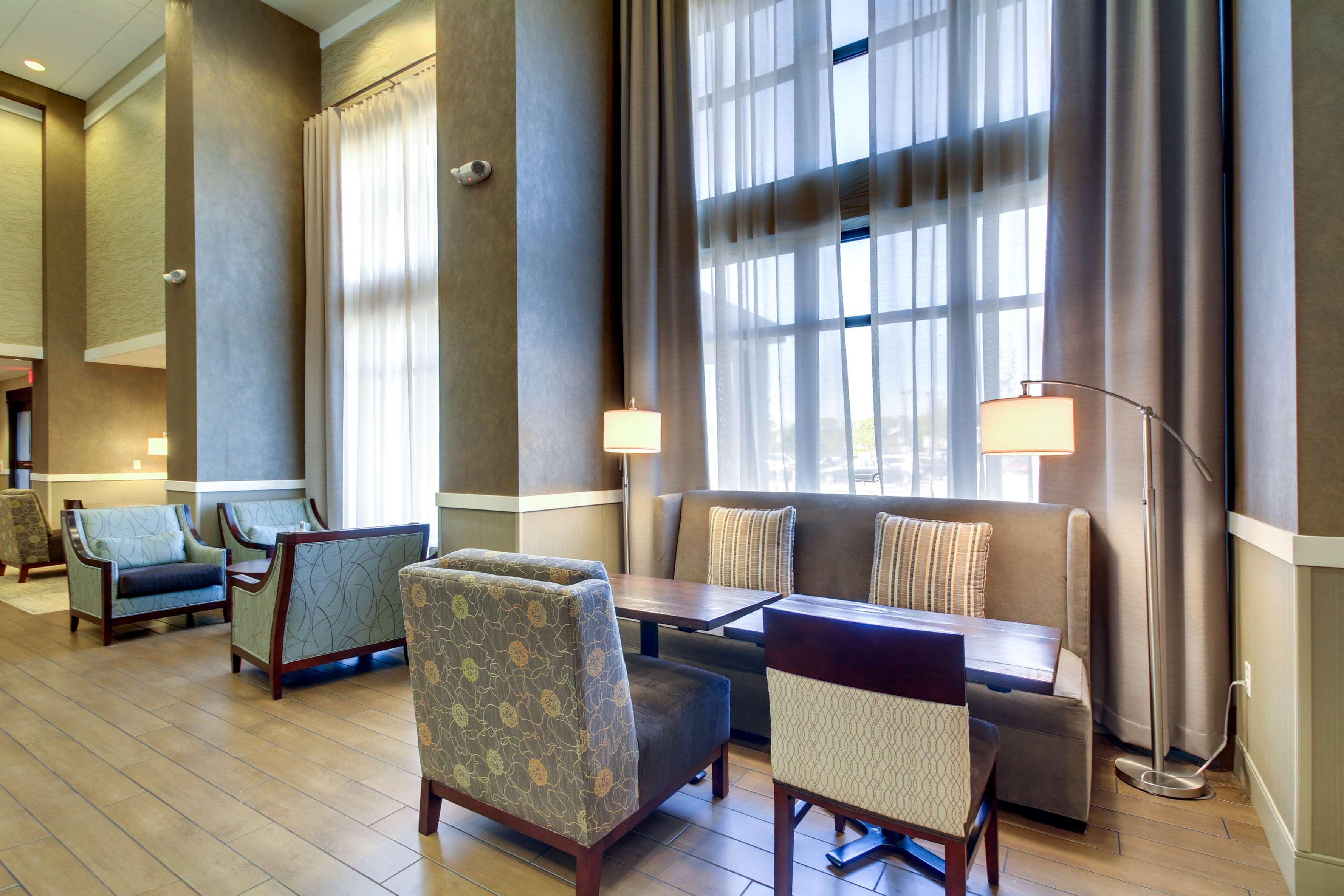 Hampton Inn & Suites Milwaukee West West Allis Ngoại thất bức ảnh
