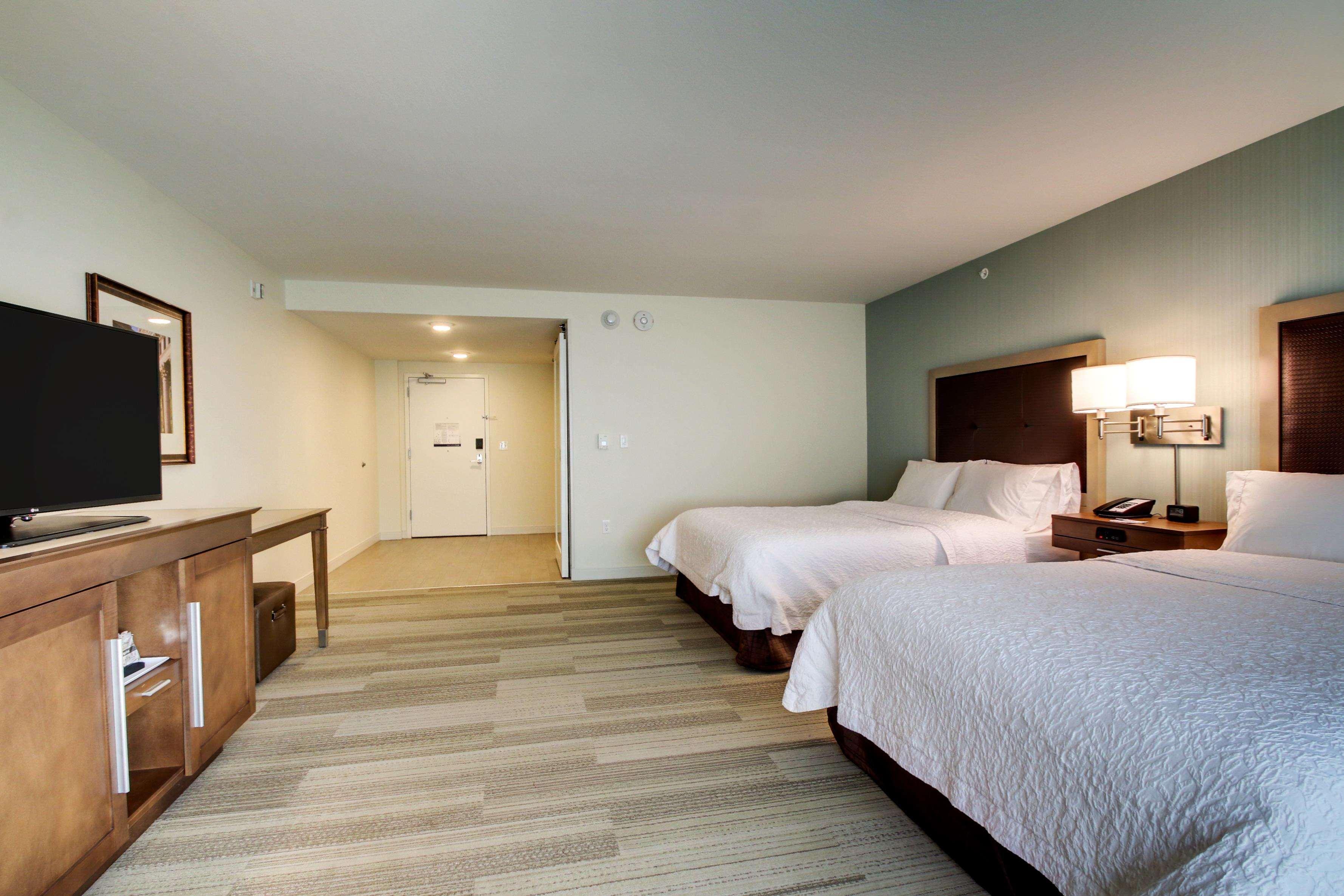 Hampton Inn & Suites Milwaukee West West Allis Ngoại thất bức ảnh