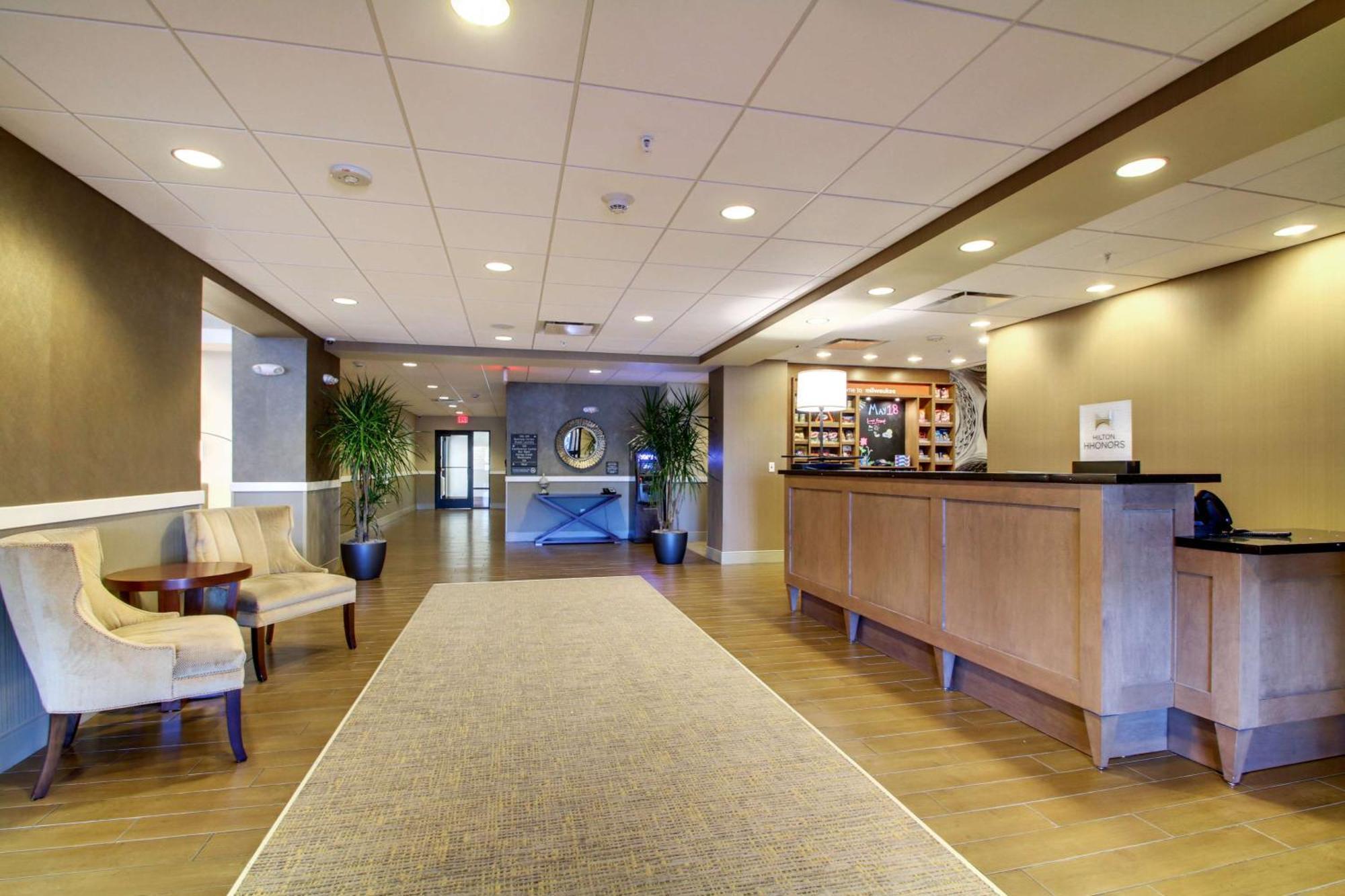 Hampton Inn & Suites Milwaukee West West Allis Ngoại thất bức ảnh